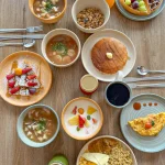 Variedad de platos del desayuno buffet de Artesano Desayuno Buffet en Ibarra, Ecuador